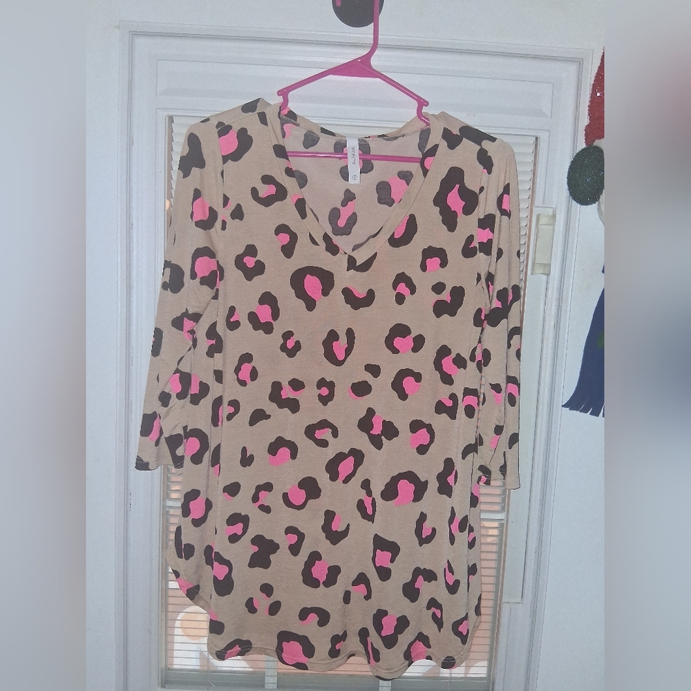 Honeyme 3/4 Sleeve Top/Shirt Tan W/Blk/Pink Leopard Print Small/Med